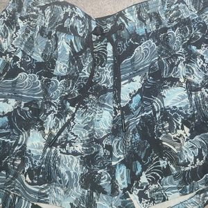 Lululemon summer short size 8,